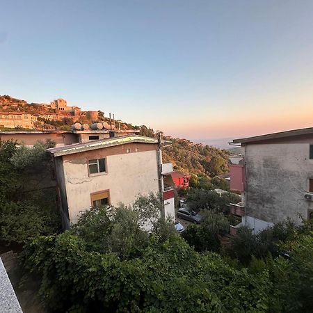 Guni Inn Krujë Exterior foto